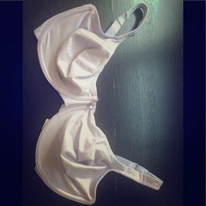 New with tag!! Victoria’s Secret Bra